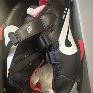Peleton womens 9 mens  7.5 cycling shoes hook and loop with box